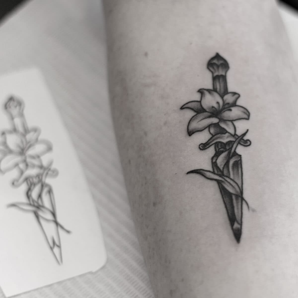 Lily & dagger, fine line